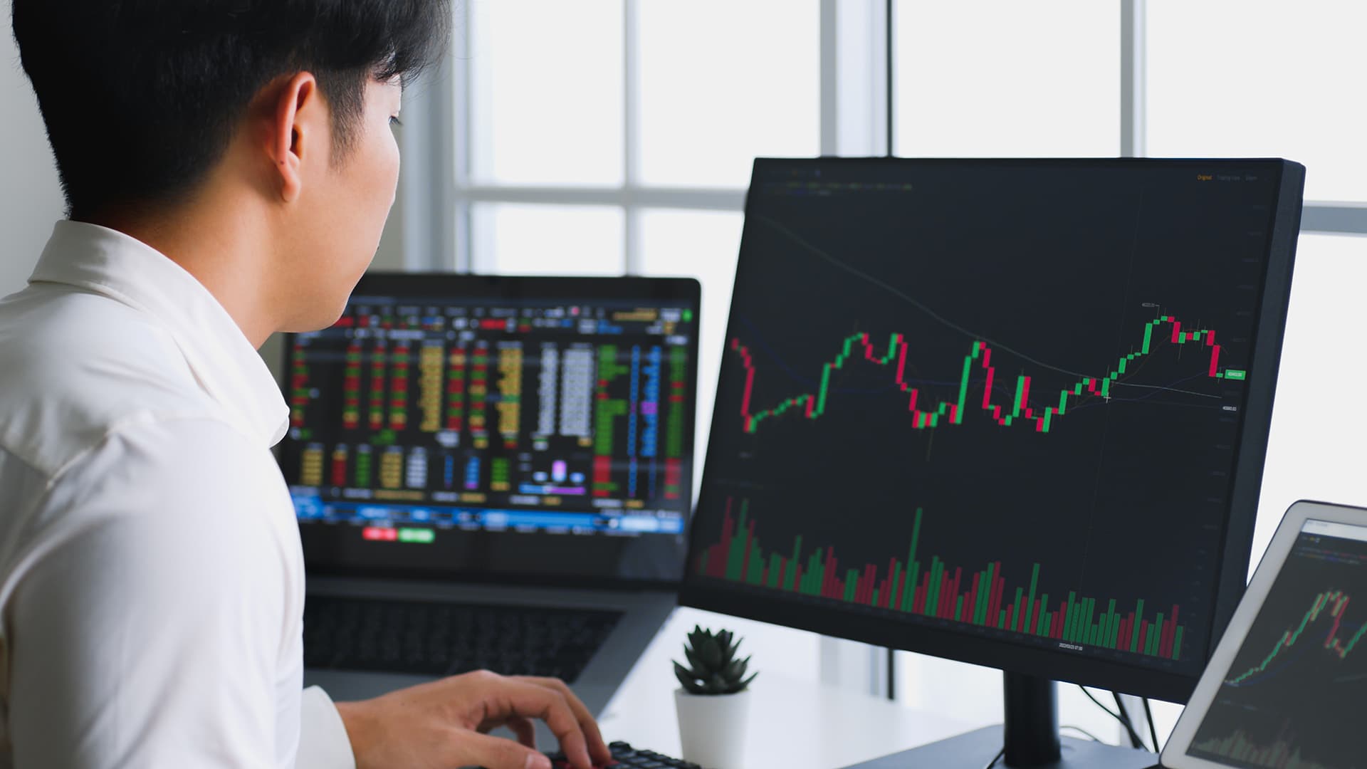 Expertise CREInvestment Hero